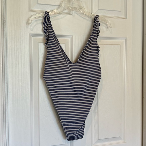 Aerie One-piece swimsuit ~ Size M. - Picture 3 of 4
